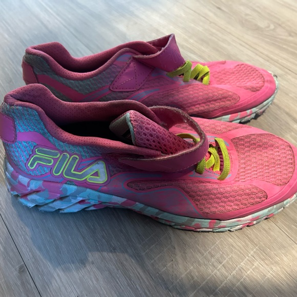 FILA Primeforce 4 Mashup Girls Youth Size 5 Pink Sneaker with Mesh Strap - Kids - Picture 3 of 5